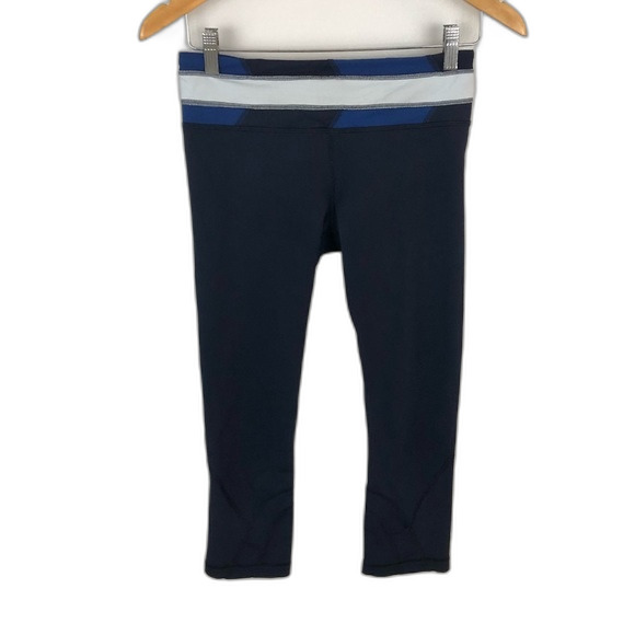 Lululemon Navy Run Inspire Crop II Size 6 - Picture 1 of 16